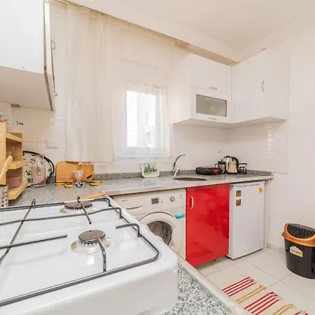 Flat In With Shared Pool And Garden *