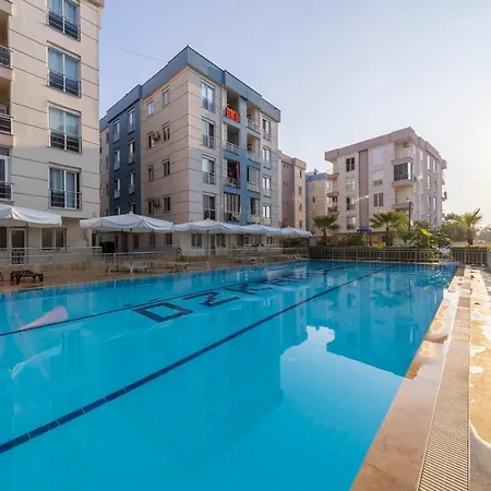 Flat In With Shared Pool And Garden Apartament Antalya