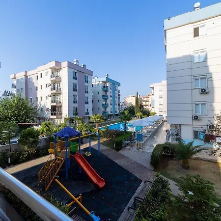 Flat In With Shared Pool And Garden Lejlighed *