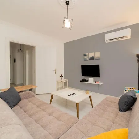 Lejlighed Flat In With Shared Pool And Garden