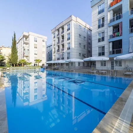 Flat In With Shared Pool And Garden Apartament Antalya