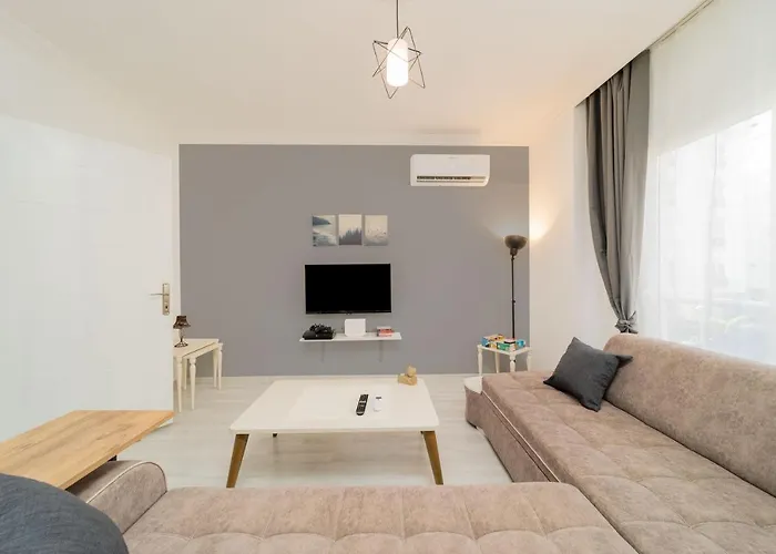 Flat In With Shared Pool And Garden