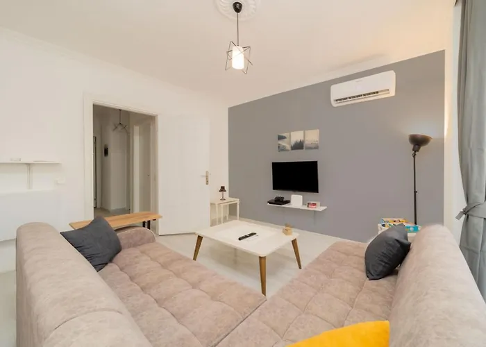 Lejlighed Flat In With Shared Pool And Garden